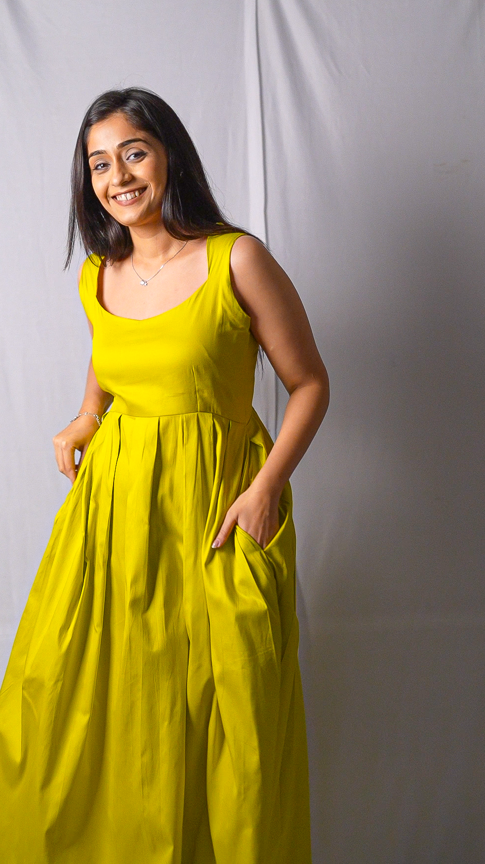 Sleeveless long Gown